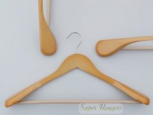 Вешалка плечики YB 45 см светлая деревянная широкая