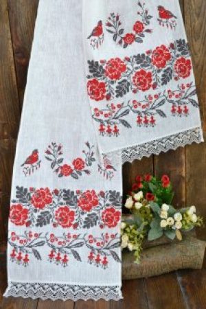 Рушник вышитый на льне. Цвет вышивки бордово красный