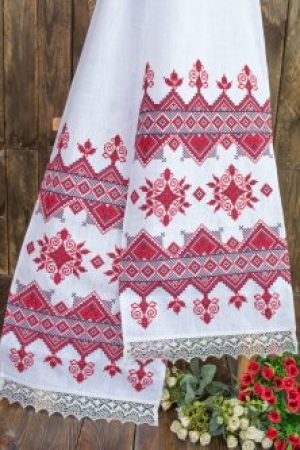 Рушник вышитый на льне. Цвет вышивки красный