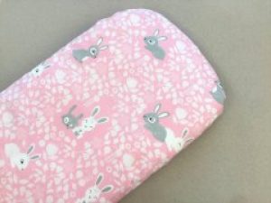 Непромокаемая простынь в коляску MoonTime Кролики