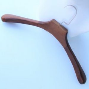 Вешалка деревянная для верхней одежды Hanger 45 см темный орех (09-05-06)