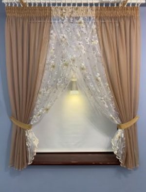 Цветочная штора в кухню на подхватах BUGFY