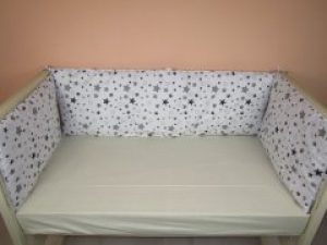 Защита (бортики) Вилюта в детскую кроватку на 4 стороны - 120*60 см / бампер в детскую кроватку белый звезды