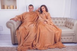 Плед с рукавами и карманами TeddyBoom Бежевый для двоих из микрофибры 290х180 см (123192)